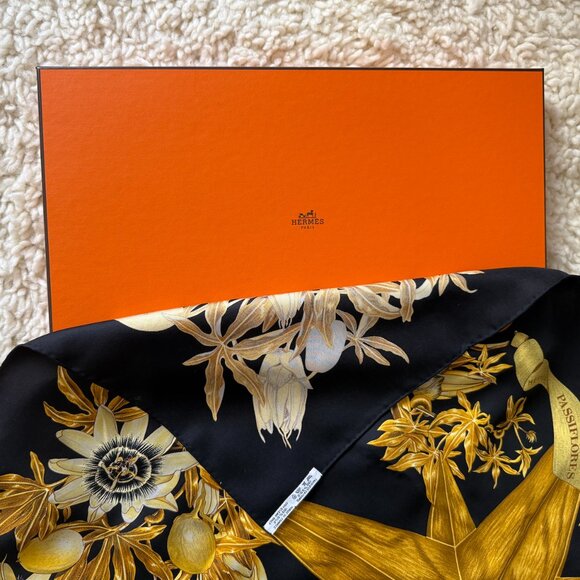 [SOLD] Authentic Hermès Black Passiflores Silk Scarf - Picture 13 of 14